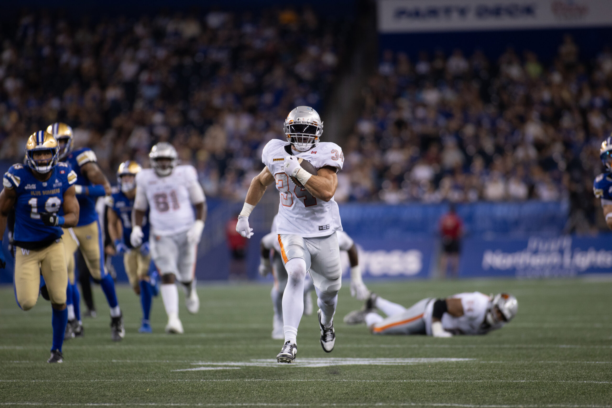 Lions Defeat Blue Bombers Behind Horvath, Salter